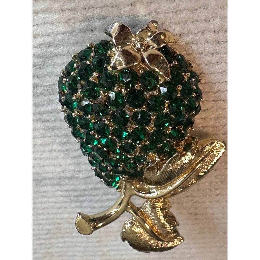 Vintage Green Rhinestone Strawberry Brooch Gold Tone Fruit Pin